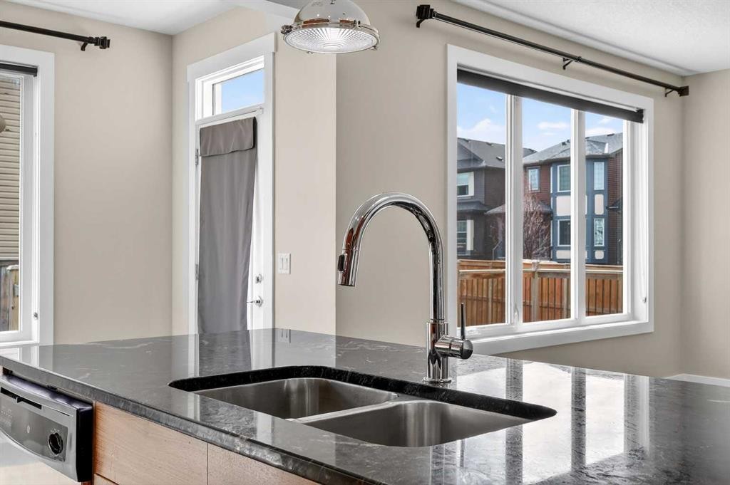 31 Evansridge Close Nw, Calgary, AB - Indoor Photo Showing Other Room