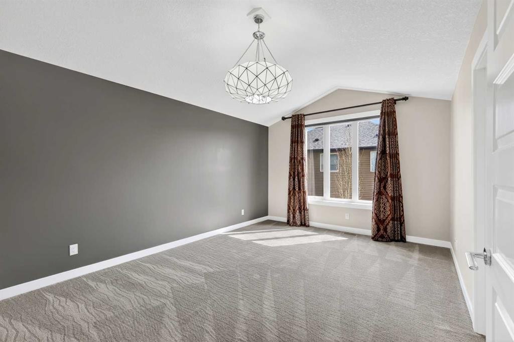 31 Evansridge Close Nw, Calgary, AB - Indoor Photo Showing Other Room