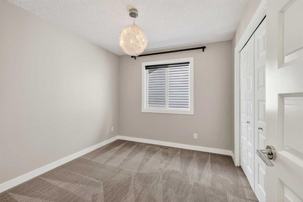 31 Evansridge Close Nw, Calgary, AB - Indoor Photo Showing Other Room
