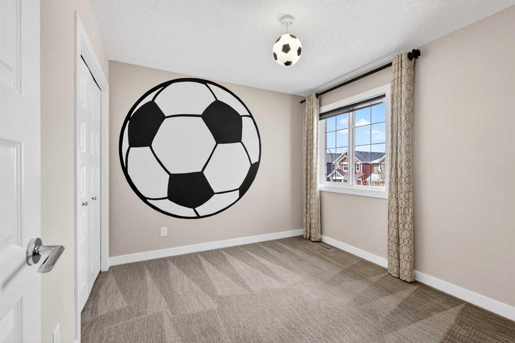 31 Evansridge Close Nw, Calgary, AB - Indoor Photo Showing Other Room