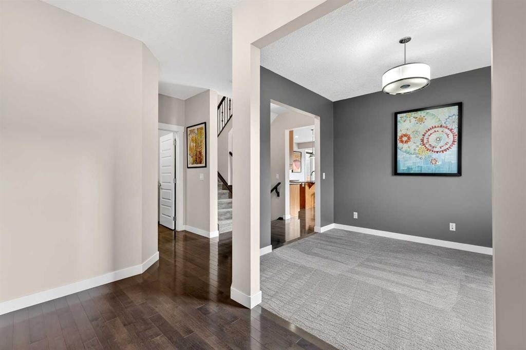 31 Evansridge Close Nw, Calgary, AB - Indoor Photo Showing Other Room