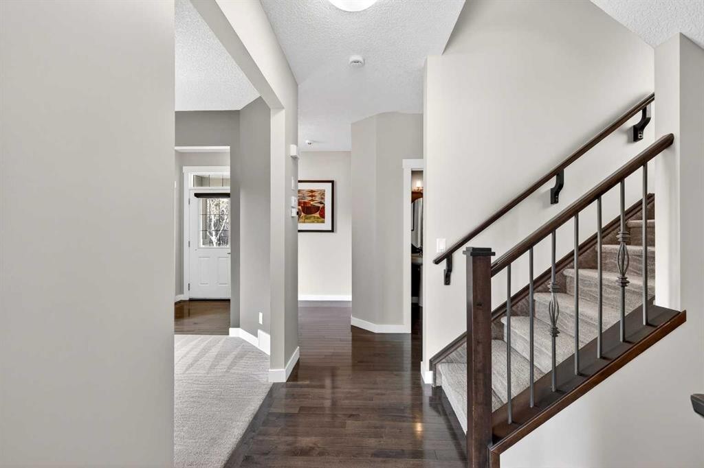 31 Evansridge Close Nw, Calgary, AB - Indoor Photo Showing Other Room