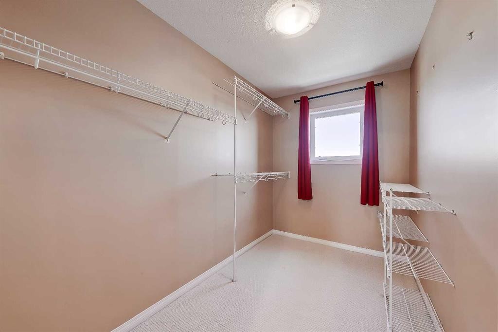 40 Simcoe Place Sw, Calgary, AB - Indoor With Storage