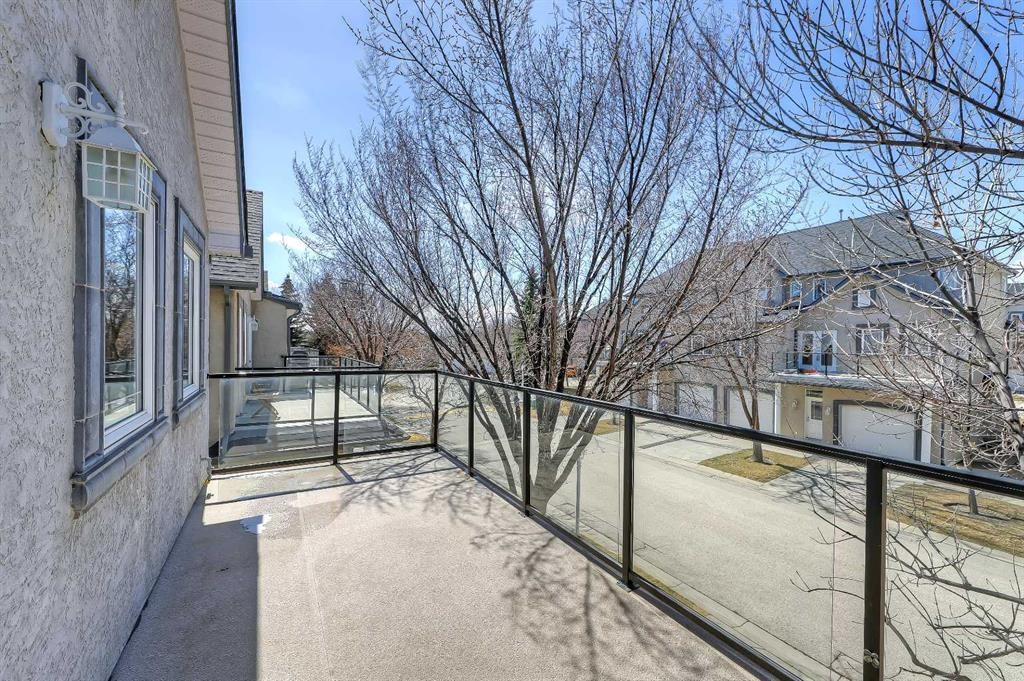 40 Simcoe Place Sw, Calgary, AB - Outdoor With Balcony