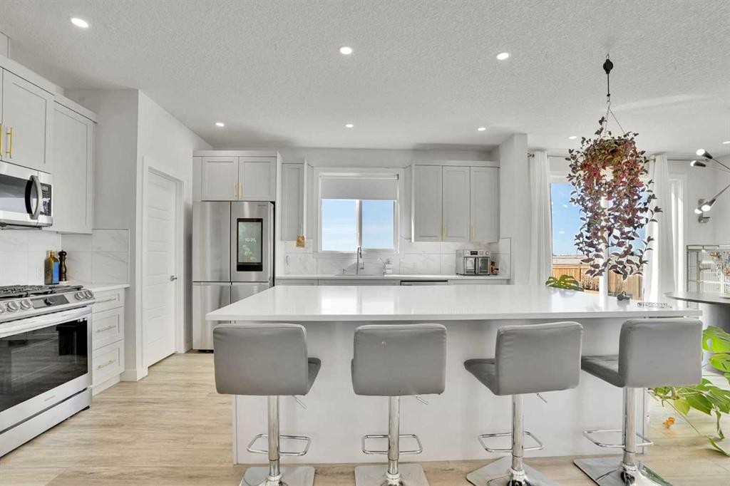 183 Brander Avenue, Langdon, AB - Indoor Photo Showing Kitchen With Upgraded Kitchen