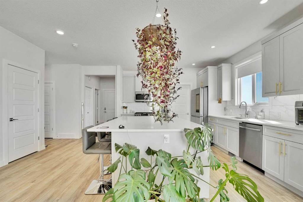 183 Brander Avenue, Langdon, AB - Indoor Photo Showing Kitchen With Upgraded Kitchen