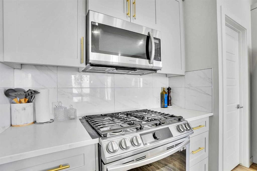 183 Brander Avenue, Langdon, AB - Indoor Photo Showing Kitchen With Upgraded Kitchen