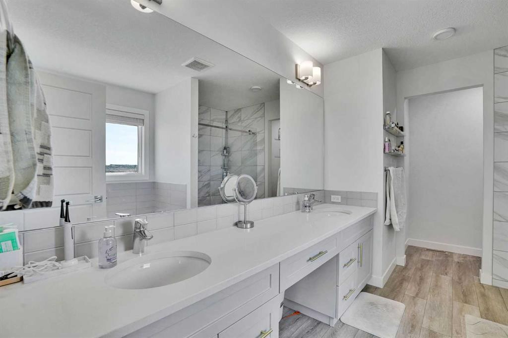 183 Brander Avenue, Langdon, AB - Indoor Photo Showing Bathroom