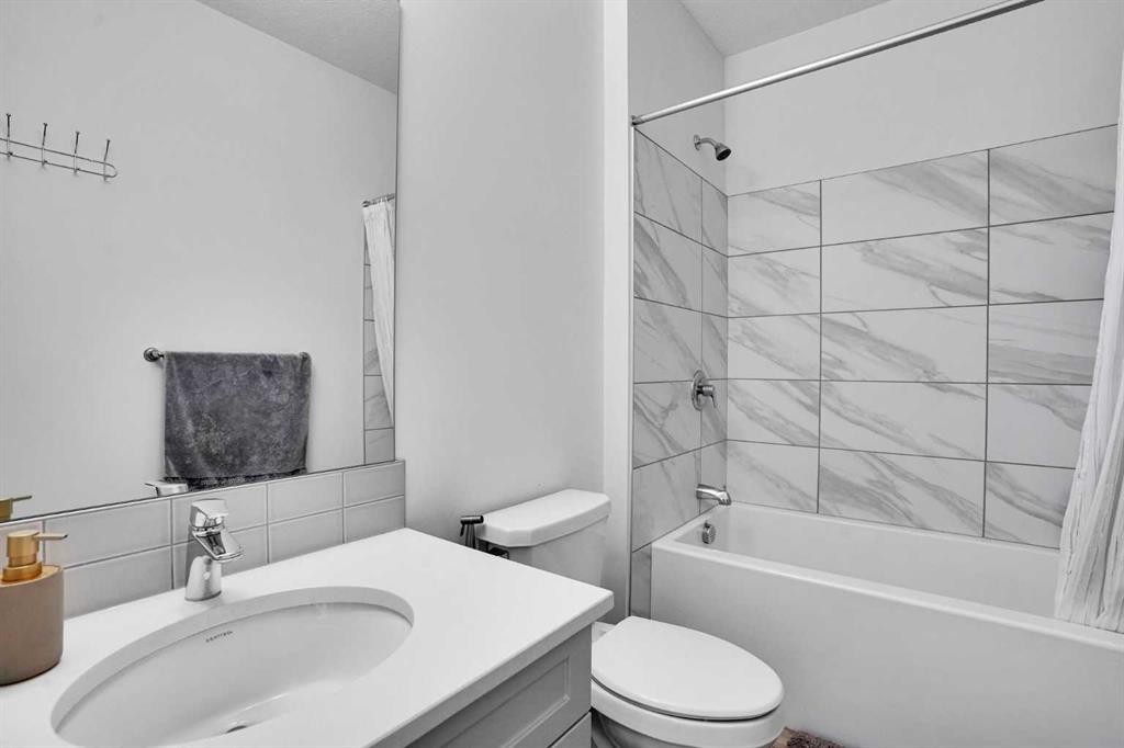 183 Brander Avenue, Langdon, AB - Indoor Photo Showing Bathroom
