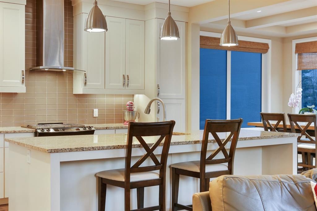33 Quarry Heights Se, Calgary, AB - Indoor Photo Showing Kitchen With Upgraded Kitchen