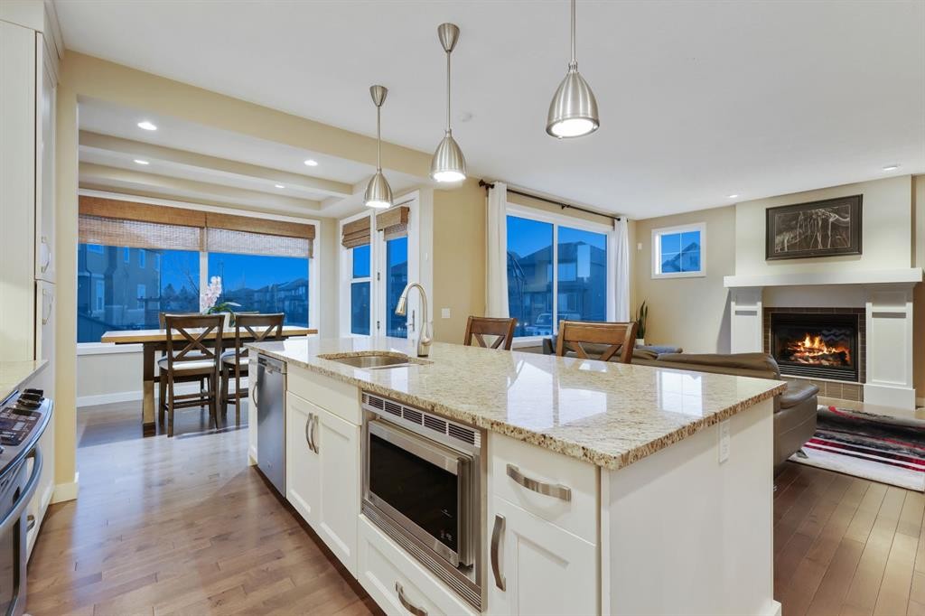 33 Quarry Heights Se, Calgary, AB - Indoor Photo Showing Kitchen With Upgraded Kitchen