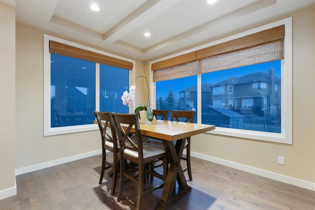 33 Quarry Heights Se, Calgary, AB - Indoor Photo Showing Kitchen With Stainless Steel Kitchen With Upgraded Kitchen