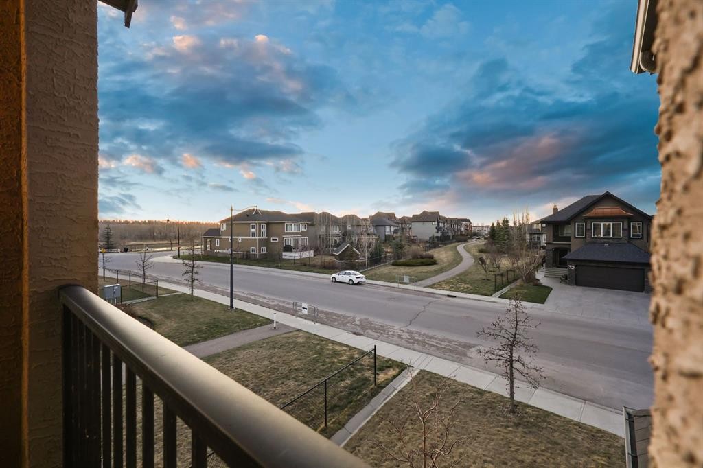 33 Quarry Heights Se, Calgary, AB - Outdoor With Balcony With Exterior