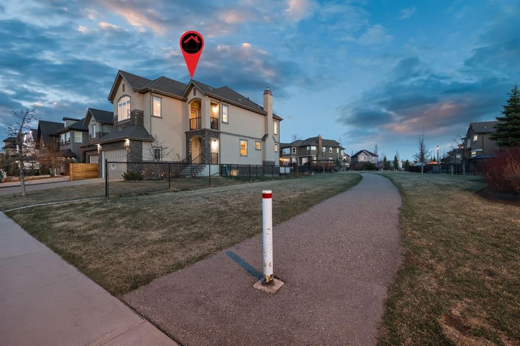 33 Quarry Heights Se, Calgary, AB - Outdoor