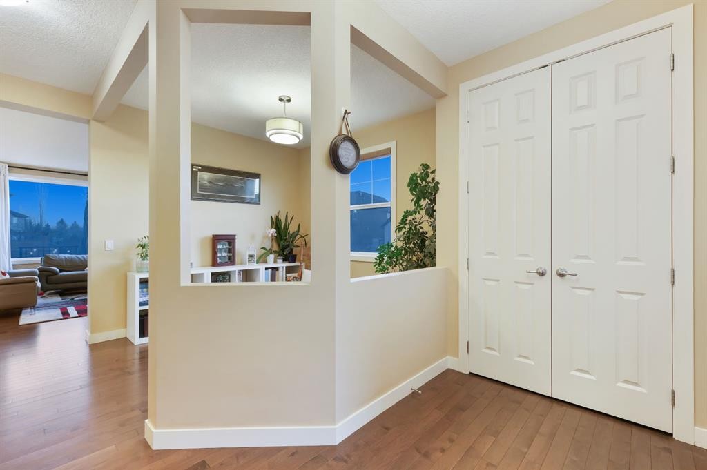 33 Quarry Heights Se, Calgary, AB - Indoor Photo Showing Other Room