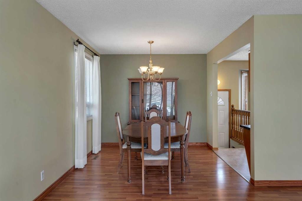 212 Westwood Drive Sw, Calgary, AB - Indoor Photo Showing Dining Room