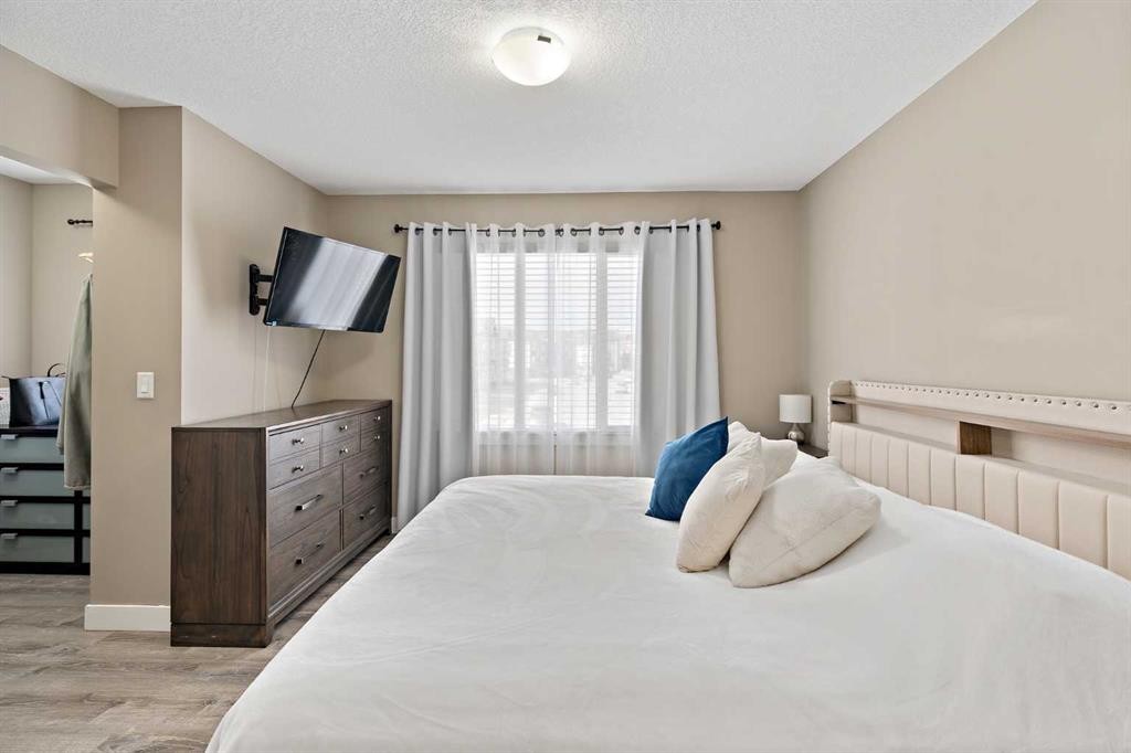 205 Copperstone Park Se, Calgary, AB - Indoor Photo Showing Bedroom