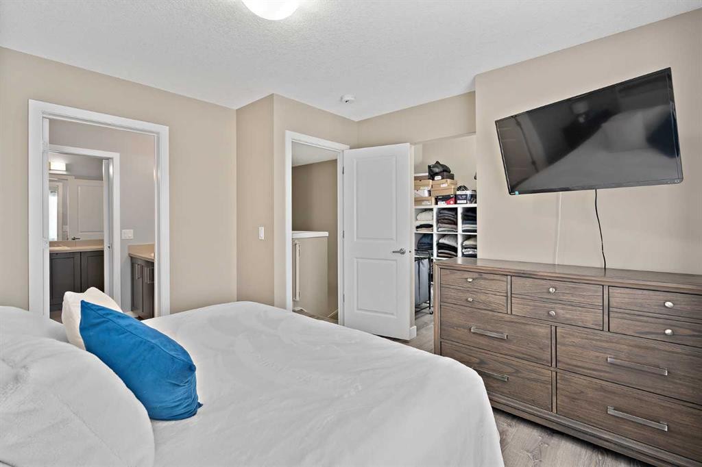 205 Copperstone Park Se, Calgary, AB - Indoor Photo Showing Bedroom