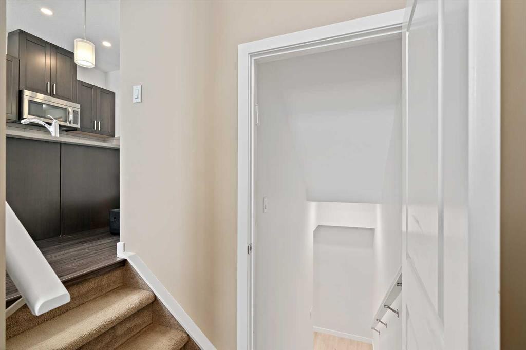 205 Copperstone Park Se, Calgary, AB - Indoor