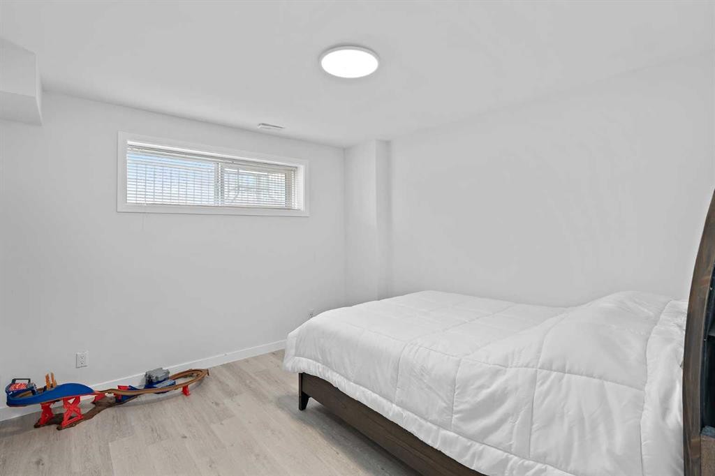 205 Copperstone Park Se, Calgary, AB - Indoor Photo Showing Bedroom