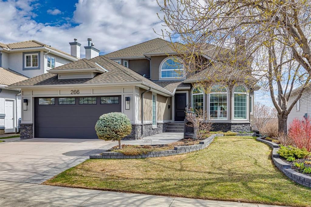 266 Diamond Drive Se, Calgary, AB - Outdoor With Facade