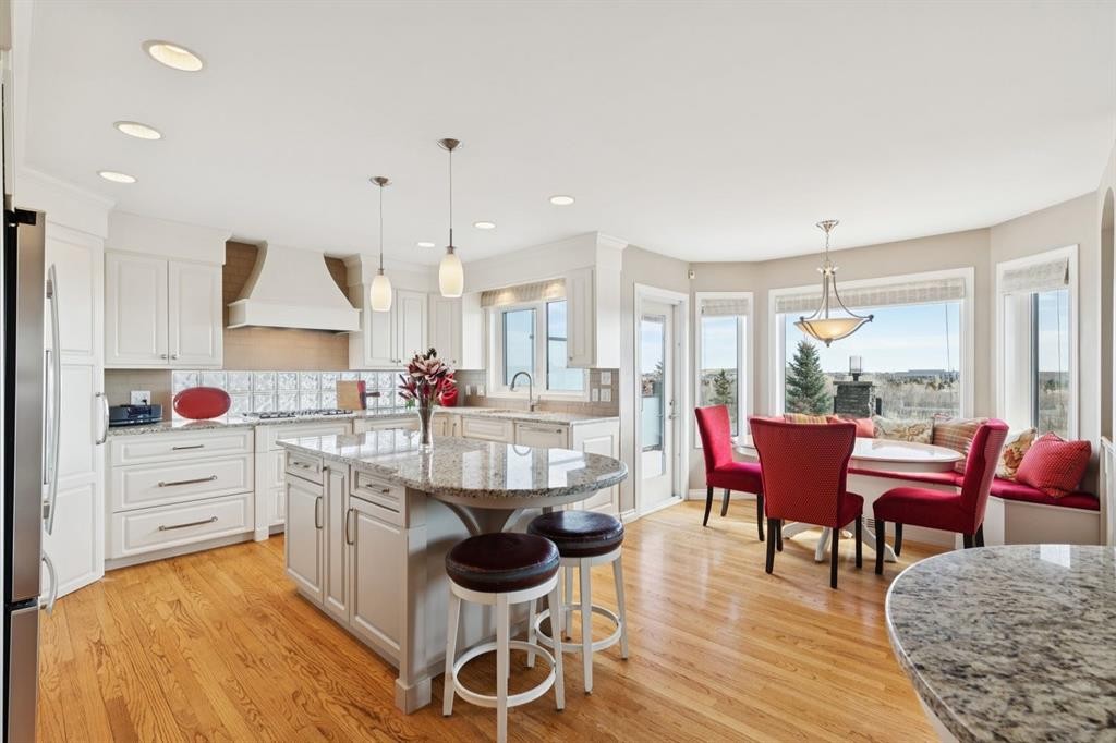 266 Diamond Drive Se, Calgary, AB - Indoor
