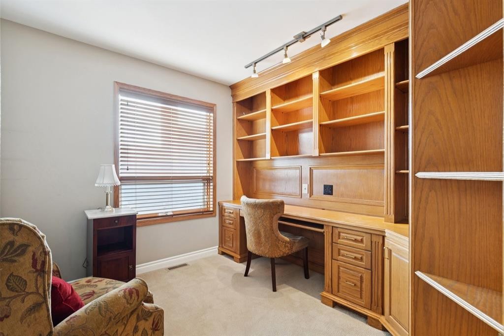 266 Diamond Drive Se, Calgary, AB - Indoor Photo Showing Office