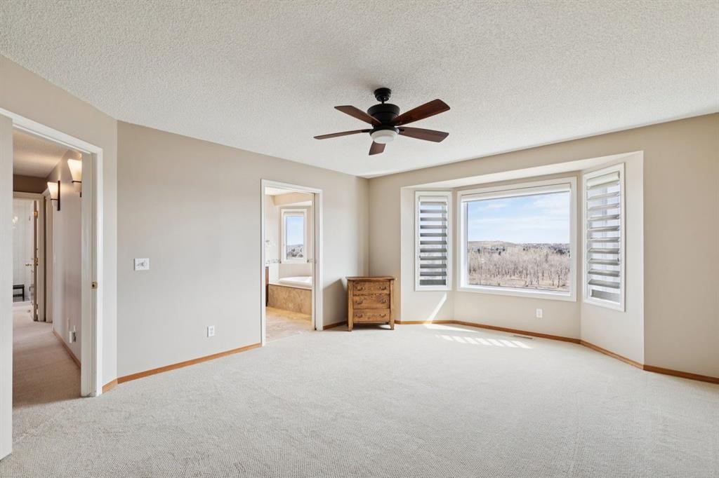 266 Diamond Drive Se, Calgary, AB - Indoor