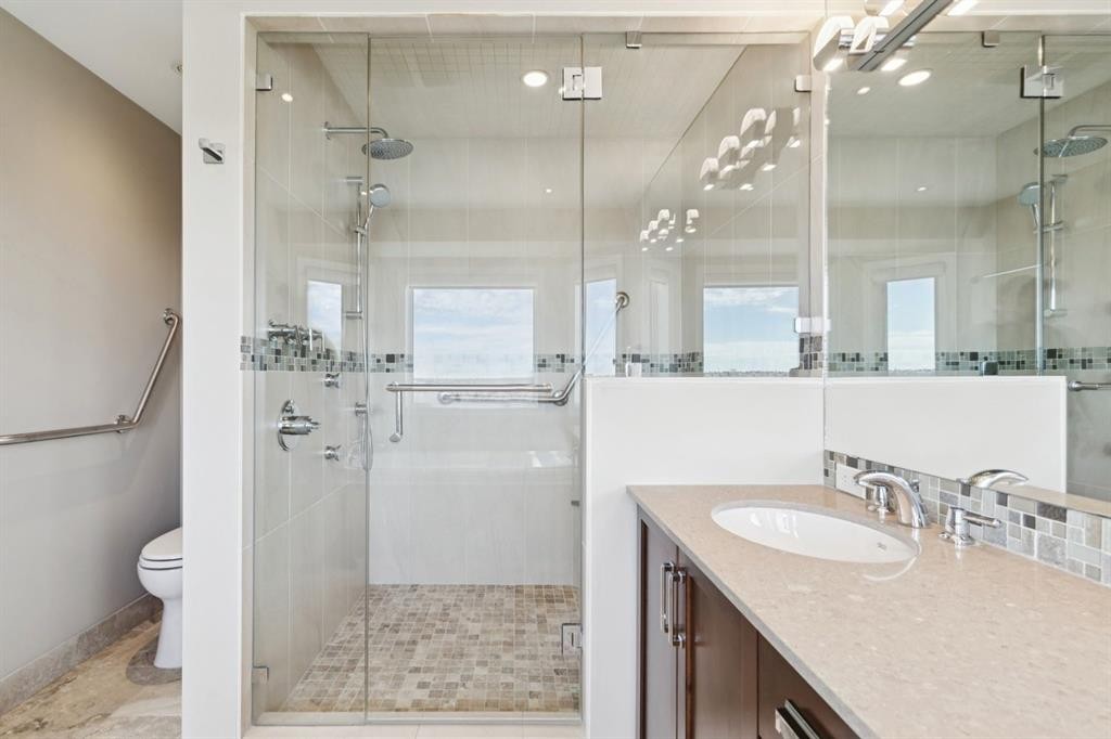 266 Diamond Drive Se, Calgary, AB - Indoor Photo Showing Bathroom