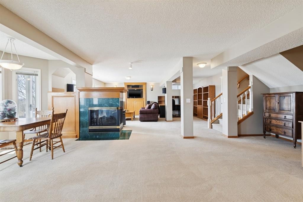 266 Diamond Drive Se, Calgary, AB - Indoor