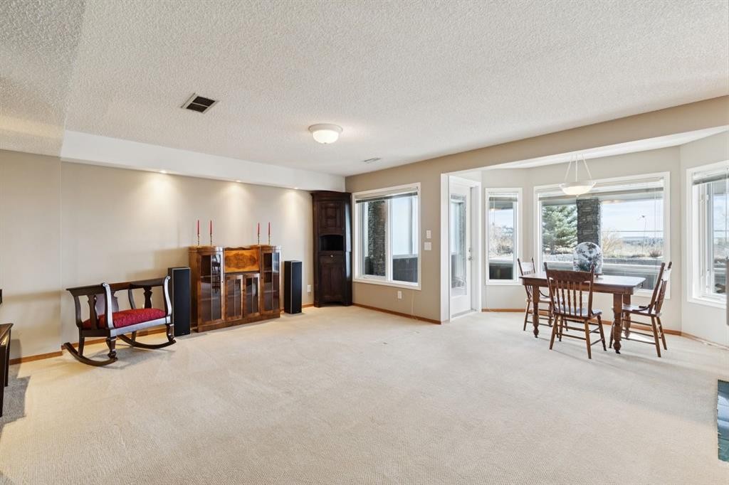 266 Diamond Drive Se, Calgary, AB - Indoor