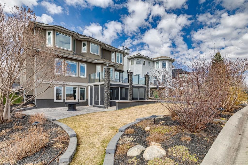 266 Diamond Drive Se, Calgary, AB - Outdoor