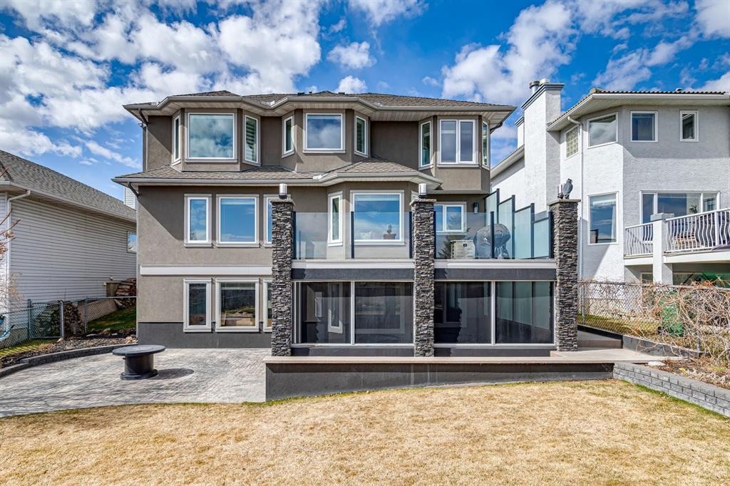 266 Diamond Drive Se, Calgary, AB - Outdoor With Facade