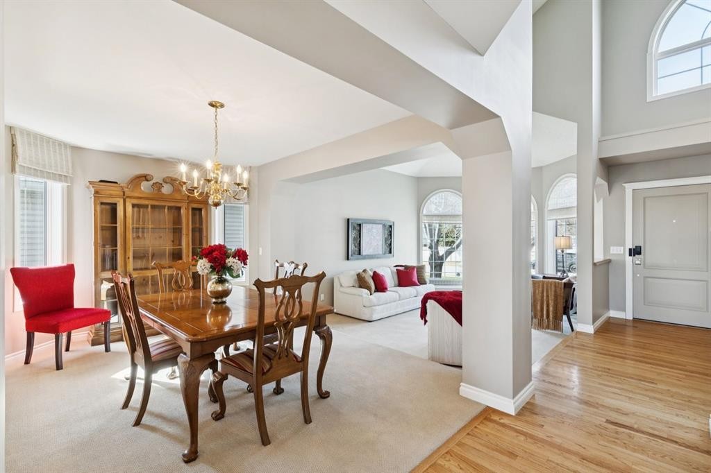 266 Diamond Drive Se, Calgary, AB - Indoor Photo Showing Dining Room