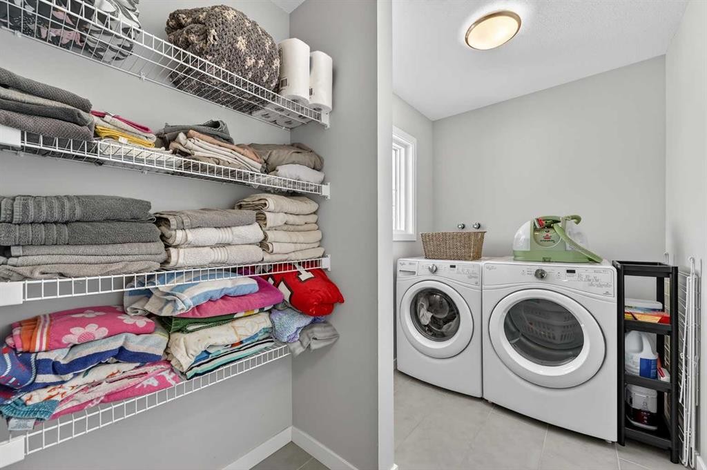 242 Mahogany Passage Se, Calgary, AB - Indoor Photo Showing Laundry Room