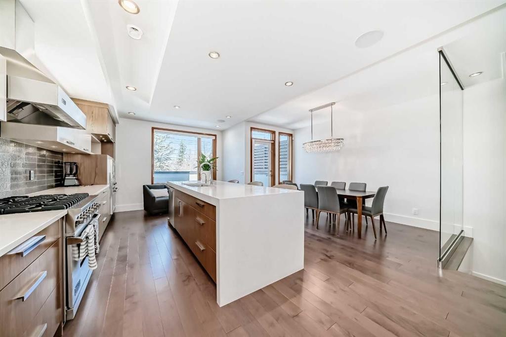 2142 28 Avenue Sw, Calgary, AB - Indoor Photo Showing Other Room
