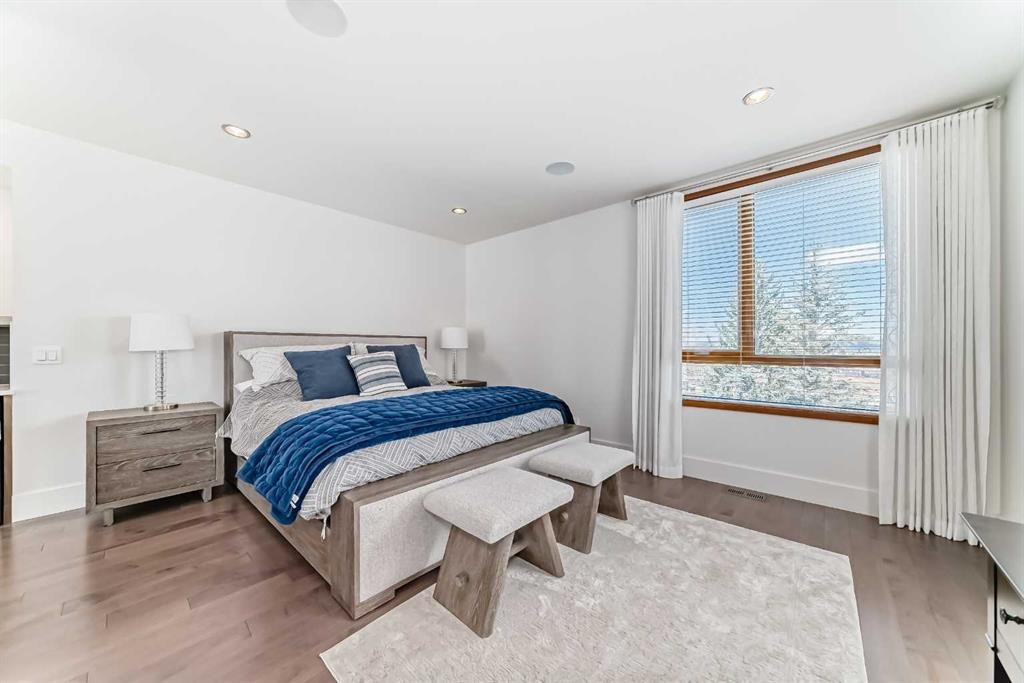 2142 28 Avenue Sw, Calgary, AB - Indoor Photo Showing Bedroom