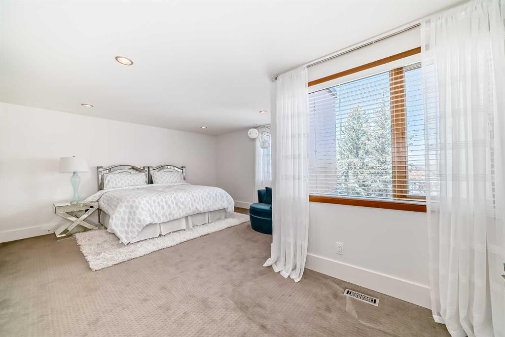 2142 28 Avenue Sw, Calgary, AB - Indoor Photo Showing Bedroom