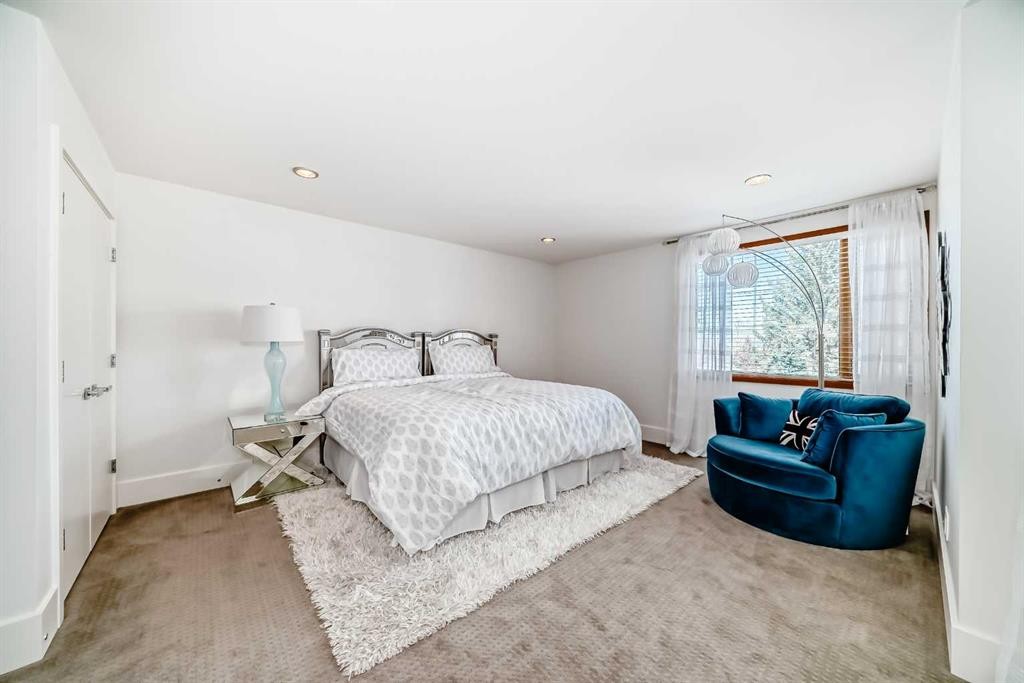 2142 28 Avenue Sw, Calgary, AB - Indoor Photo Showing Bedroom