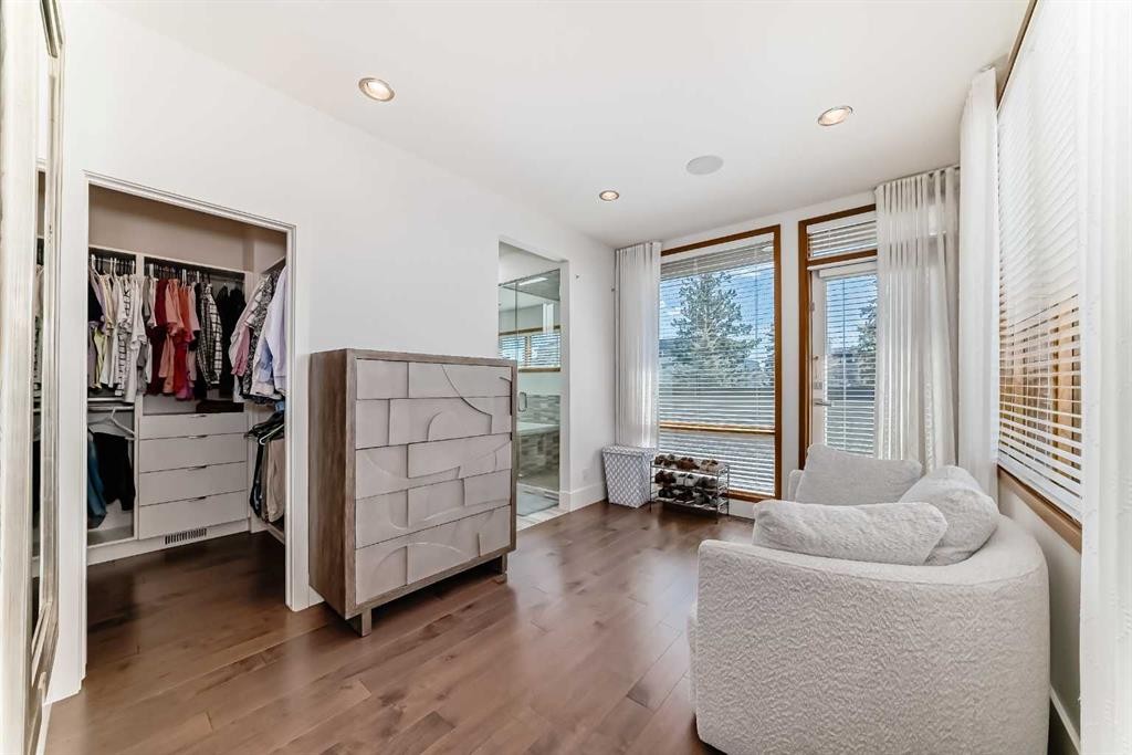 2142 28 Avenue Sw, Calgary, AB - Indoor