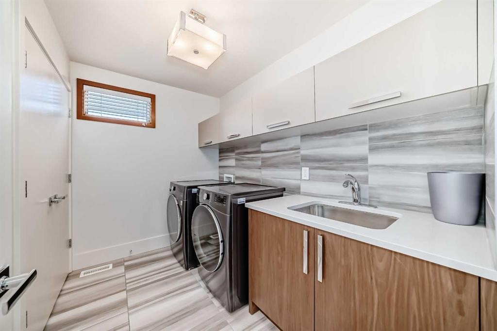2142 28 Avenue Sw, Calgary, AB - Indoor Photo Showing Laundry Room