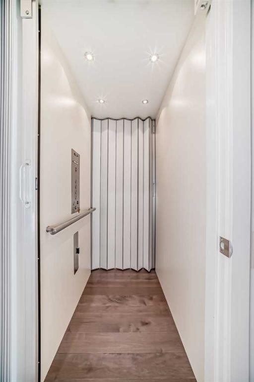 2142 28 Avenue Sw, Calgary, AB - Indoor Photo Showing Other Room