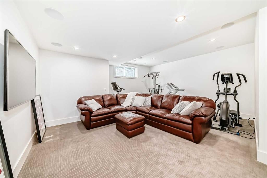 2142 28 Avenue Sw, Calgary, AB - Indoor