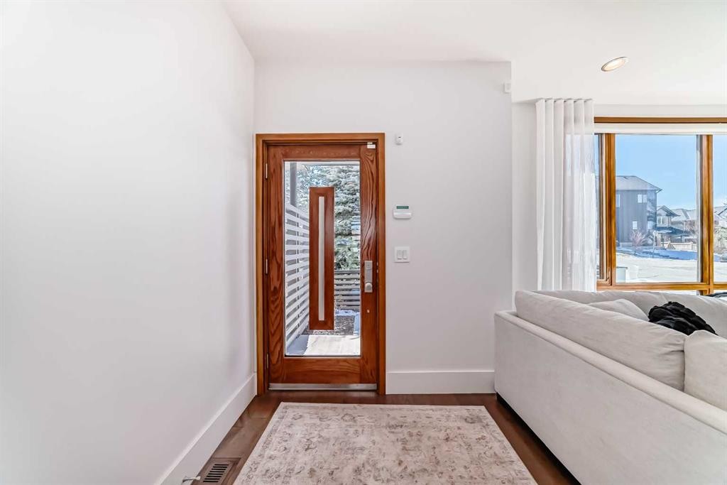 2142 28 Avenue Sw, Calgary, AB - Indoor Photo Showing Other Room