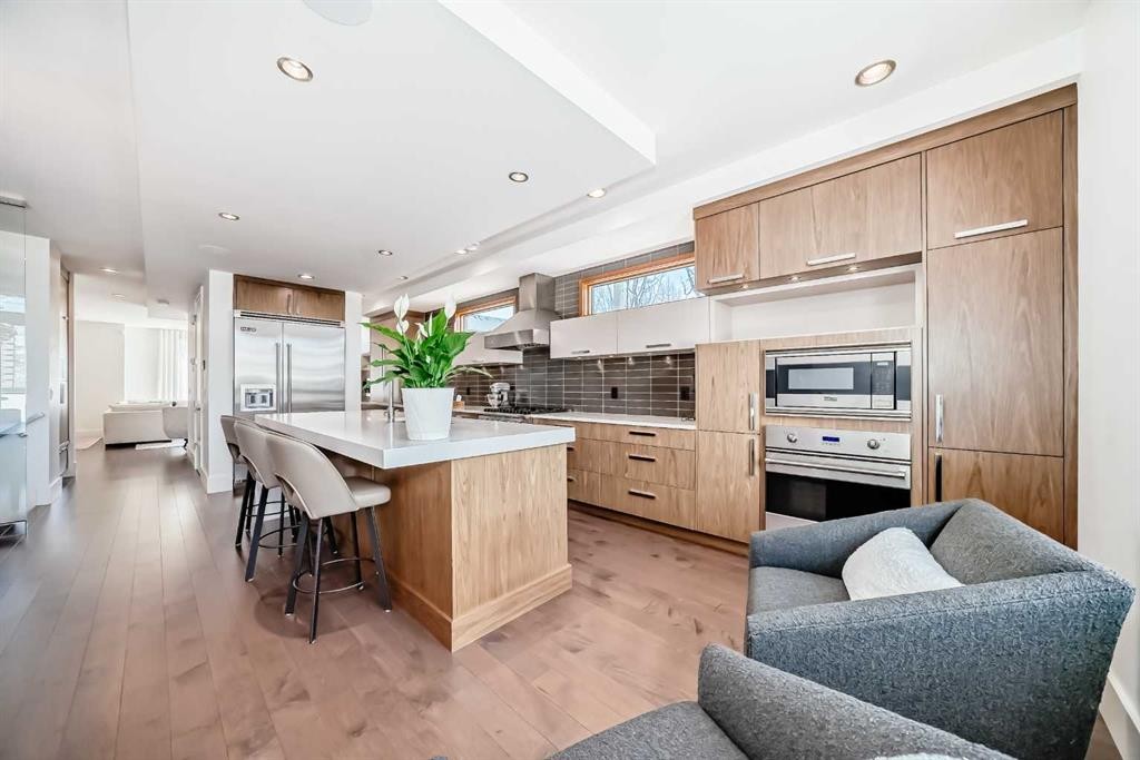 2142 28 Avenue Sw, Calgary, AB - Indoor Photo Showing Other Room