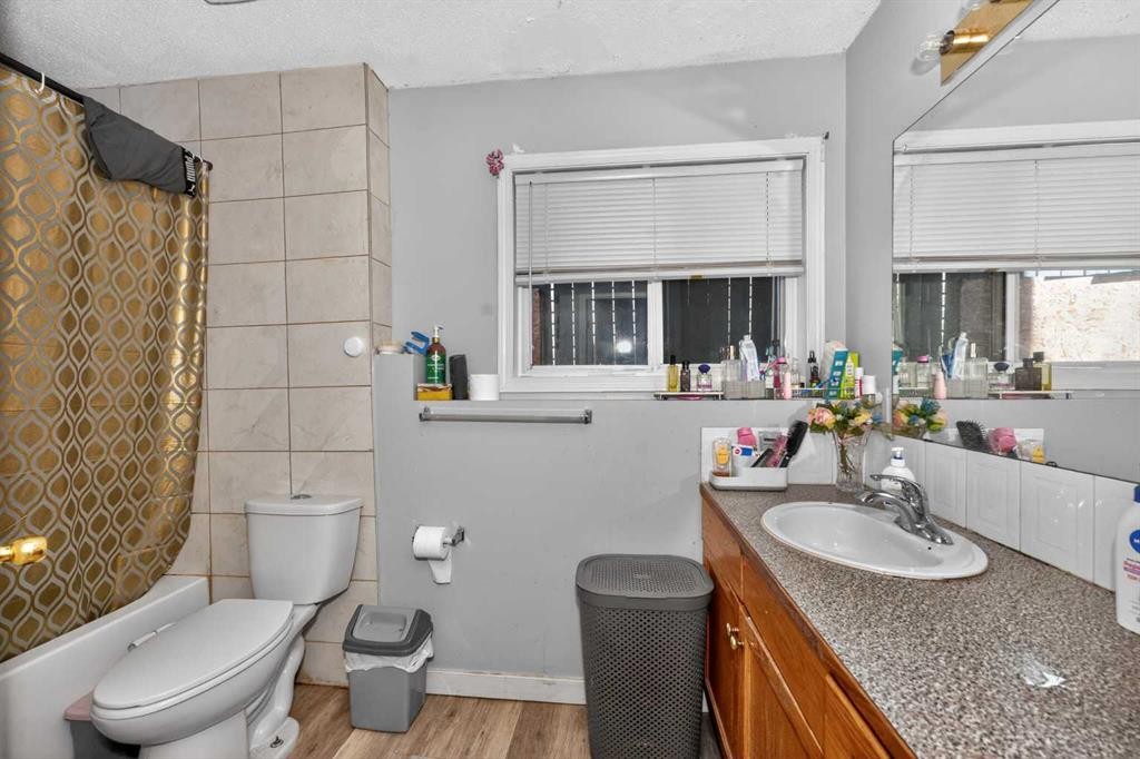 119 Taravista Drive Ne, Calgary, AB - Indoor Photo Showing Bathroom