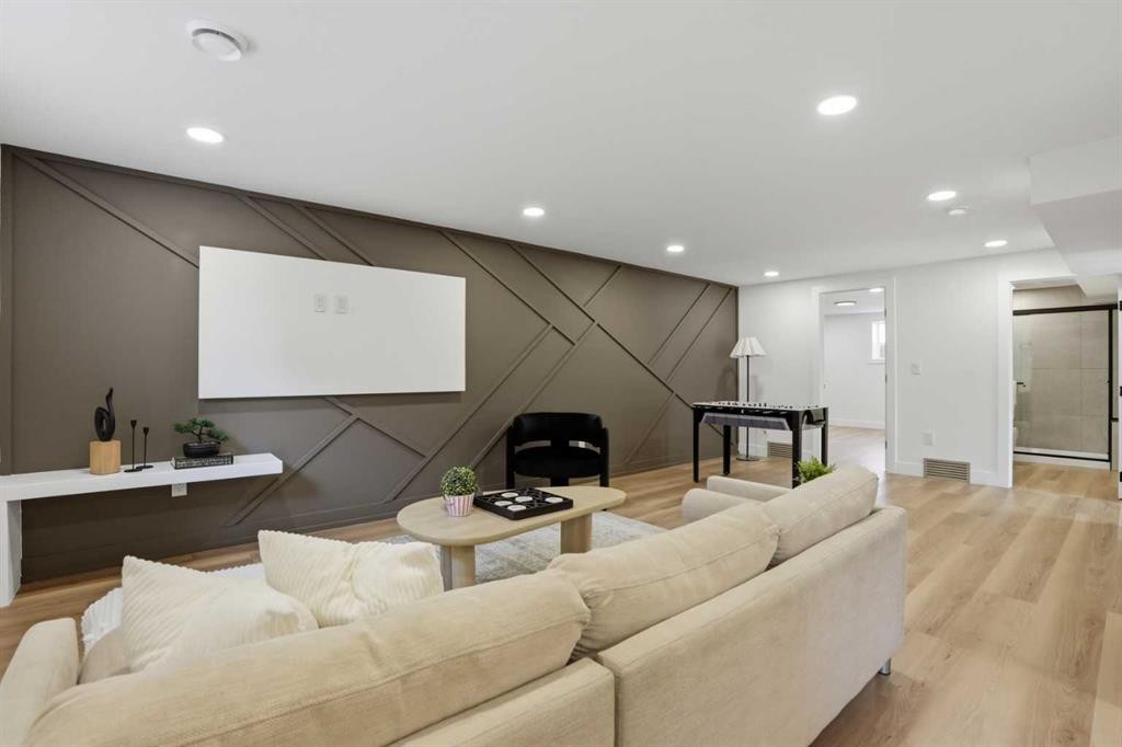 1303 87 Avenue Sw, Calgary, AB - Indoor