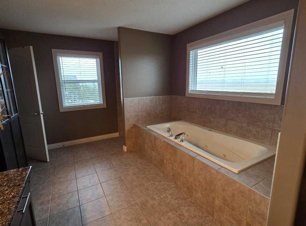 460 Sunset Link, Crossfield, AB