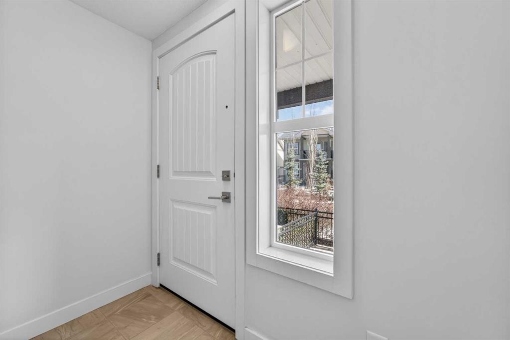 12 Evanscrest Gardens Nw, Calgary, AB - Indoor Photo Showing Other Room