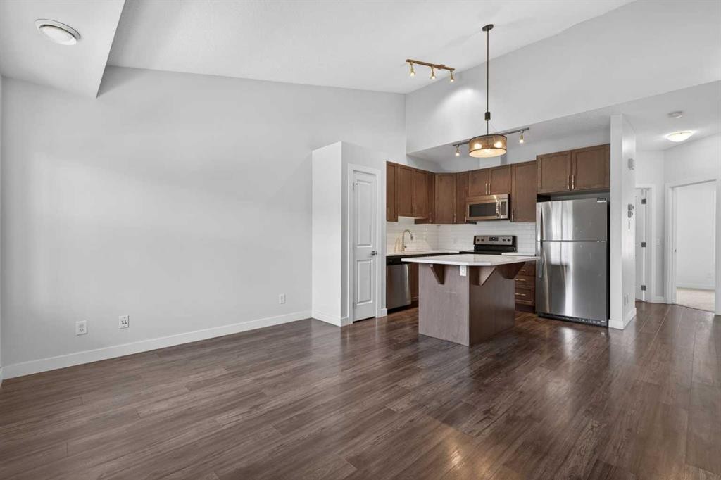 12 Evanscrest Gardens Nw, Calgary, AB - Indoor Photo Showing Kitchen